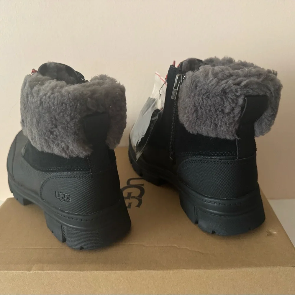 UGG Ashton Addie Snow Leather Boot. Waterproof. Size: 8